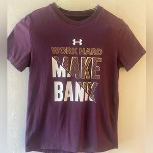 Unisex attire. Size Medium. Also can be worn by a youth.